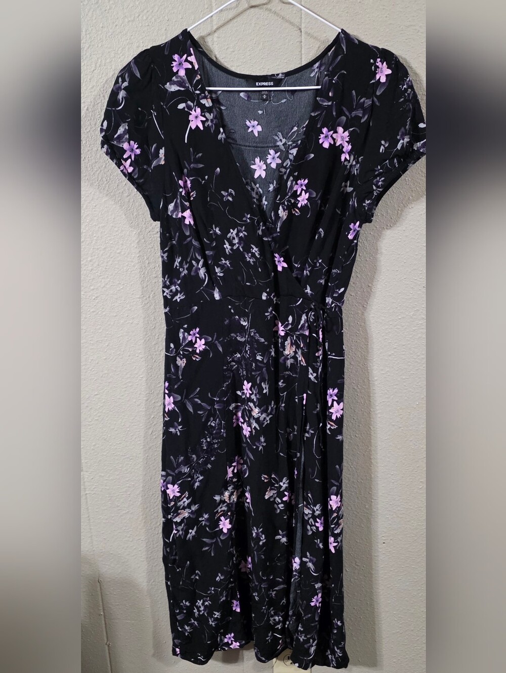 Beautiful Women's Express Black  Dress with Violet Floral Print Sz M